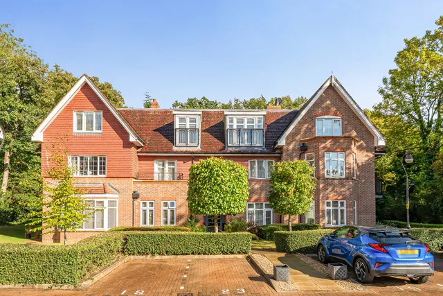 Nascot Wood Road, WD17, photo 1