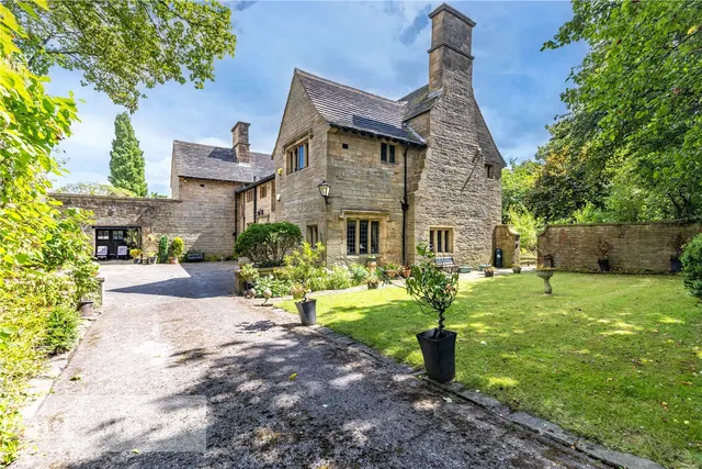 Whalley Road, Accrington, BB5, photo 1