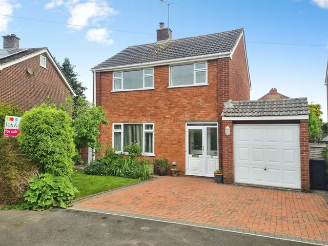 Bloomfield Close, Taunton, photo 1