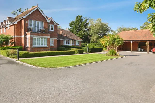 Broadcommon Road, Hurst, RG10, photo 2
