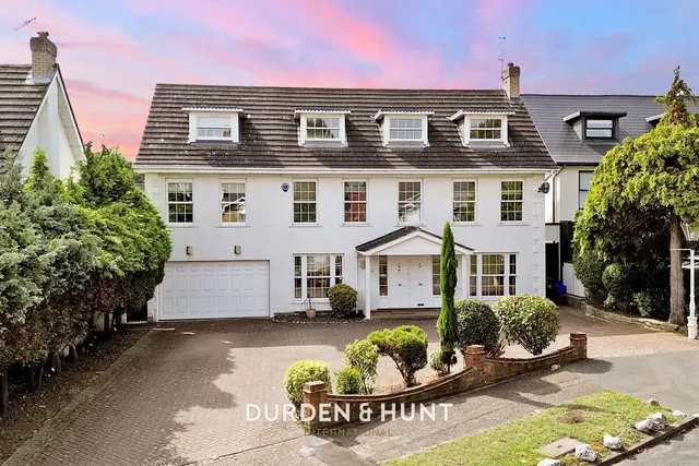 Barton Close, Chigwell, IG7, photo 1