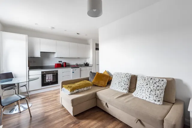 1 bedroom flat, Stoke Road, SL2