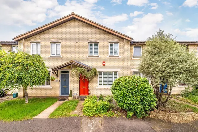 Sonning Gardens, TW12, photo 1