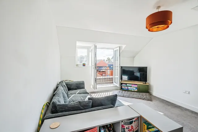 Newlands Place, Seaford, BN25, photo 3