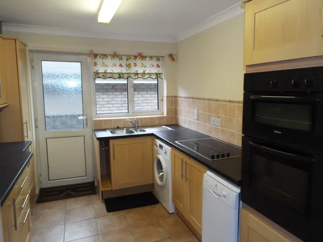 Maureen Close, Parkstone, BH12, photo 2