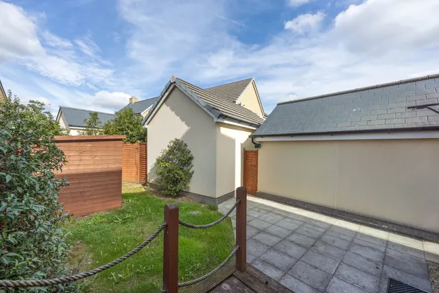 Sandown Crescent, Corsham, SN13, photo 2