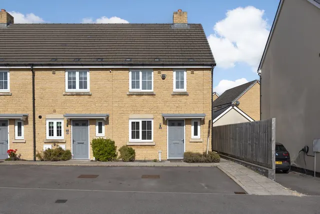 Sandown Crescent, Corsham, SN13, photo 1