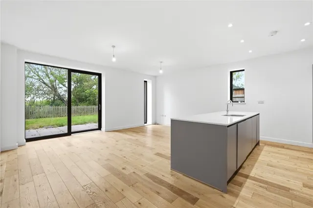 with 4 bedrooms in Harlow, CM17, photo 2