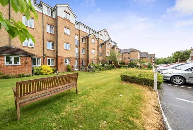 Cranley Gardens, Wallington, SM6, photo 1