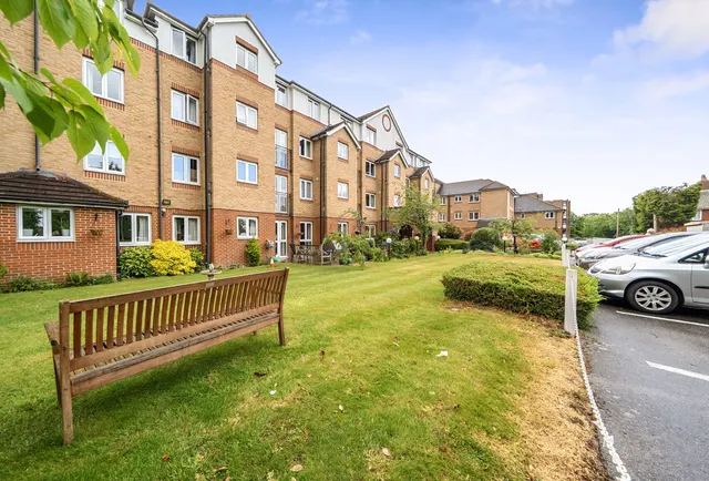 Cranley Gardens, Wallington, SM6 9PG, photo 1
