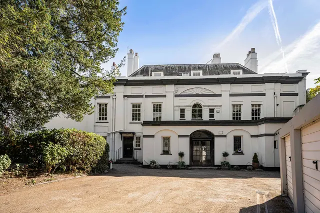 Middle Hill, Egham, TW20, photo 1