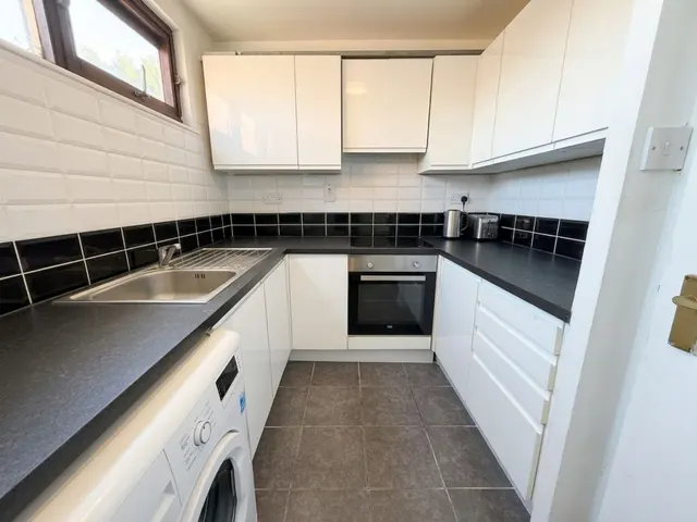 Whitehall Road, Uxbridge, UB8, photo 2