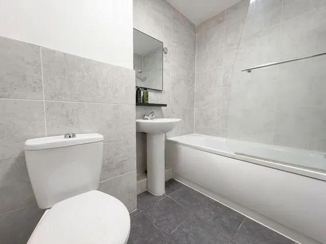 Whitehall Road, Uxbridge, UB8, photo 3