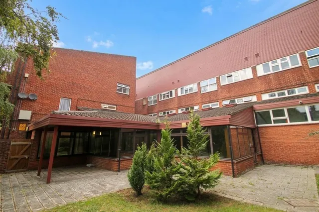 Whitehall Road, Uxbridge, UB8, photo 1