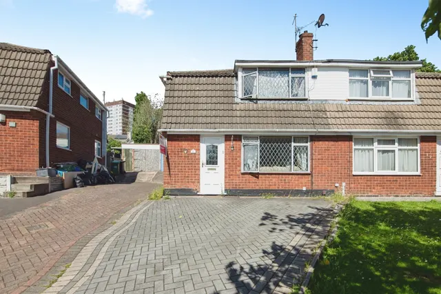 Mayfair Close, Dudley, photo 1