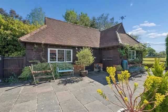 Photo 3 — Flaunden, Hemel Hempstead, Hertfordshire, HP3 0PP