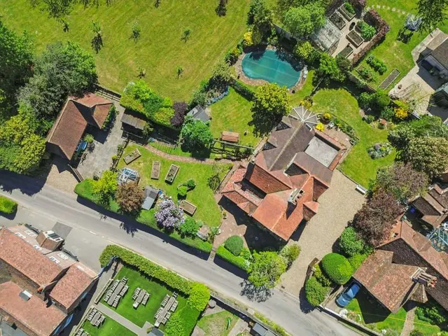 Photo 2 — Flaunden, Hemel Hempstead, Hertfordshire, HP3 0PP
