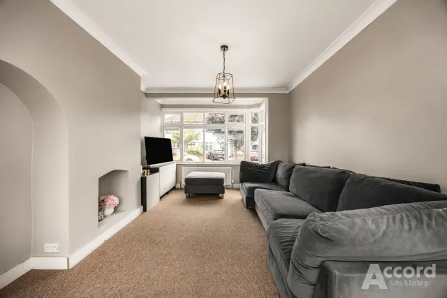 Photo 2 — Alma Avenue, Hornchurch, RM12