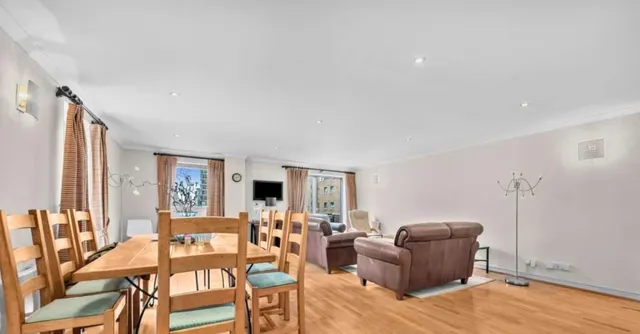 Meridian Place, London, E14, photo 1
