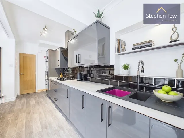 Alderley Avenue, Blackpool, FY4, photo 1