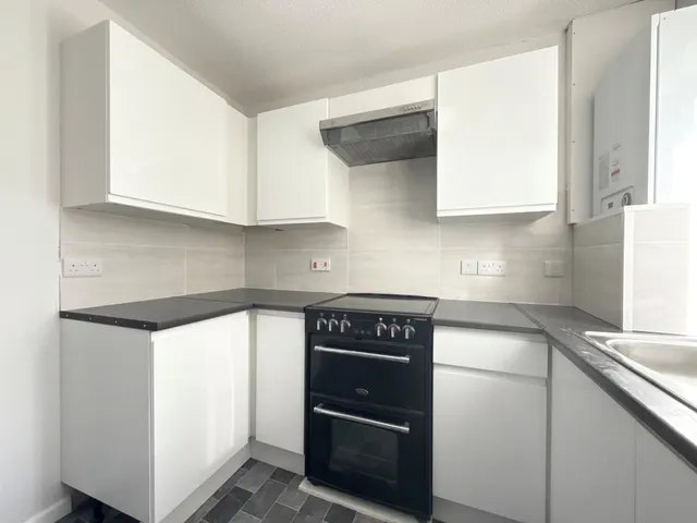 Slepe Crescent, Poole, BH12, photo 3