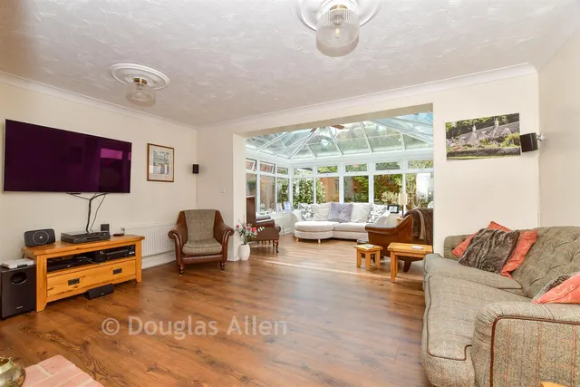 Royal Oak Chase, Laindon, SS15, photo 3