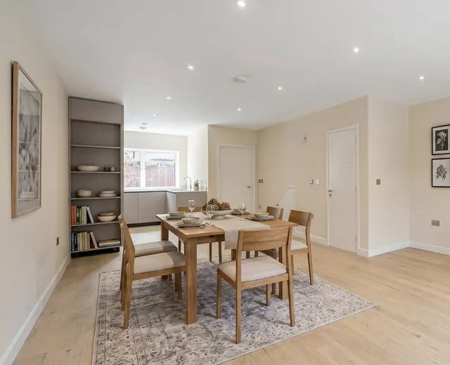 Warwick Road, London, W5, photo 2