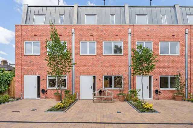 Warwick Road, London, W5, photo 1