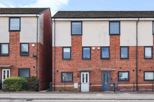 Manchester Street, Heywood OL10 1DL, photo 1
