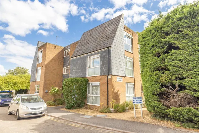 Dedworth Road, Windsor, SL4 5BH, photo 1