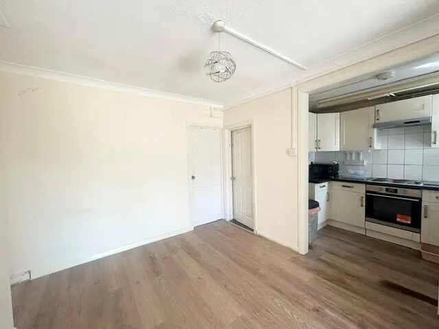 Photo 2 — Essex road, Romford, RM7 8BE