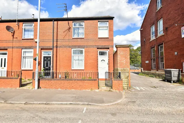 Entwisle Road, Rochdale, OL16, photo 2