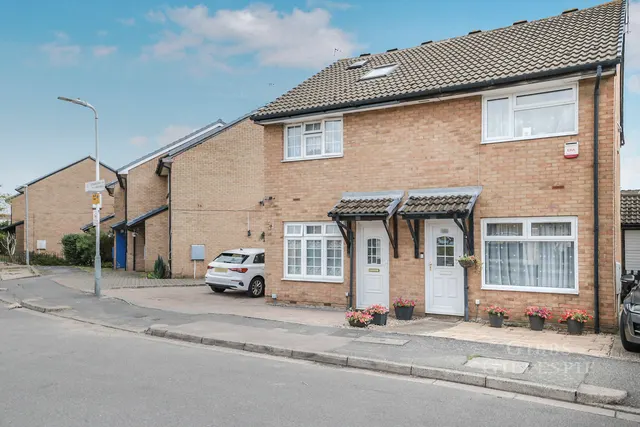 Stipularis Drive, Hayes Fees Apply, UB4, photo 1