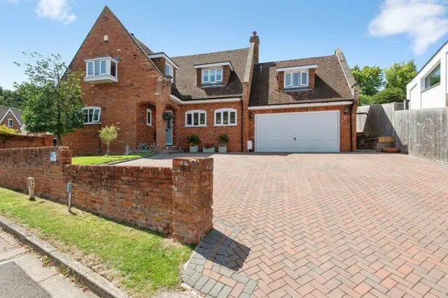 Garden Lane, Royston, photo 1