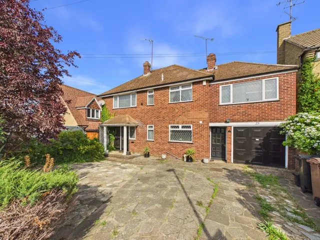 Erleigh Court Drive, Earley, RG6, photo 1