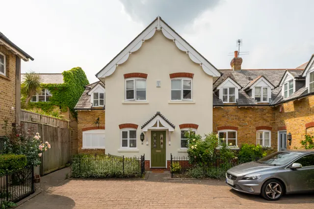 3 Angel Mews, London, photo 1