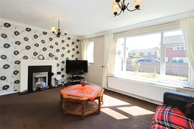 Glaisdale Gardens, Wolverhampton, WV6, photo 2