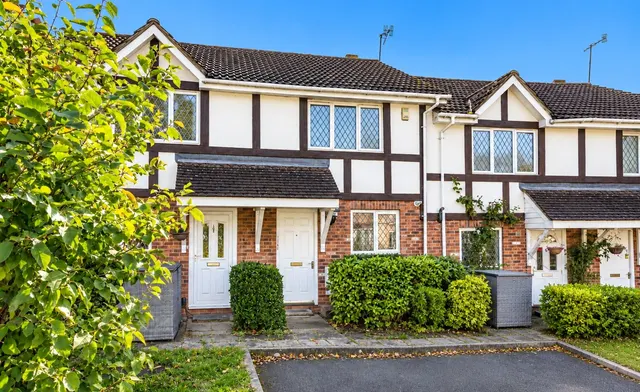 Percheron Drive, Knaphill, GU21, photo 1