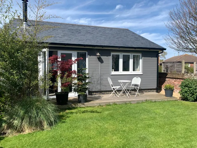 Webb Lane, Hayling Island, PO11, photo 1