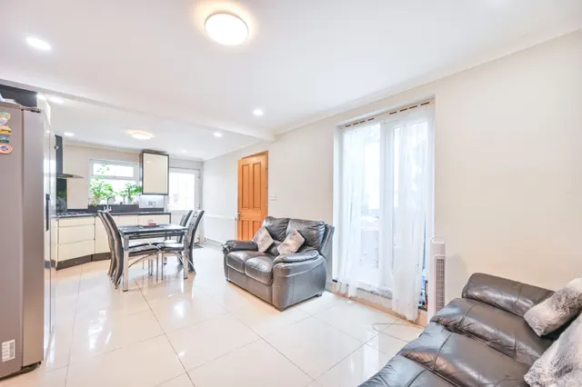 Ground Floor, 29 Belton Road, London, photo 1