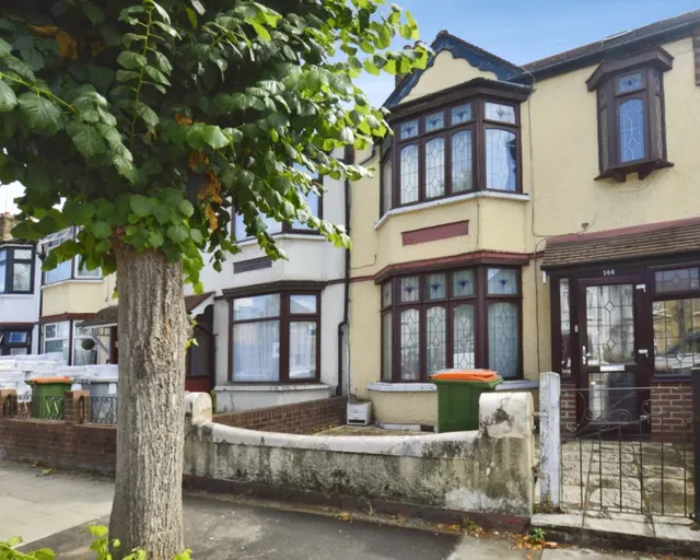 Central Park Road, London E6 3DN, photo 1