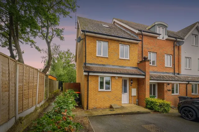 Laurel Mews, Leighton Buzzard, photo 1