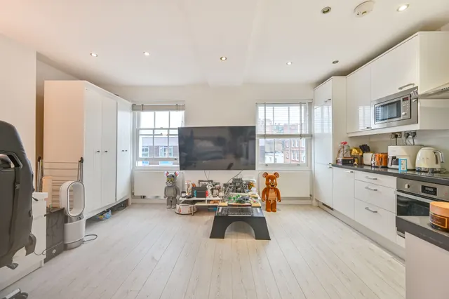Photo 2 — 74 Queensway, London