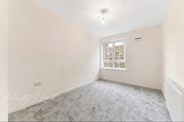 Templecombe Road, London, photo 3