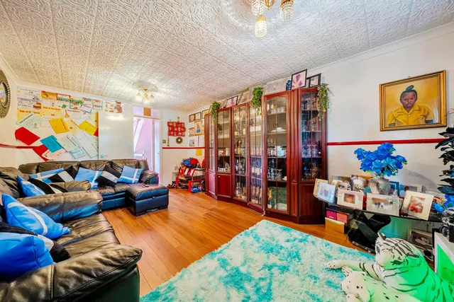 Mortlock Close, SE15, photo 1