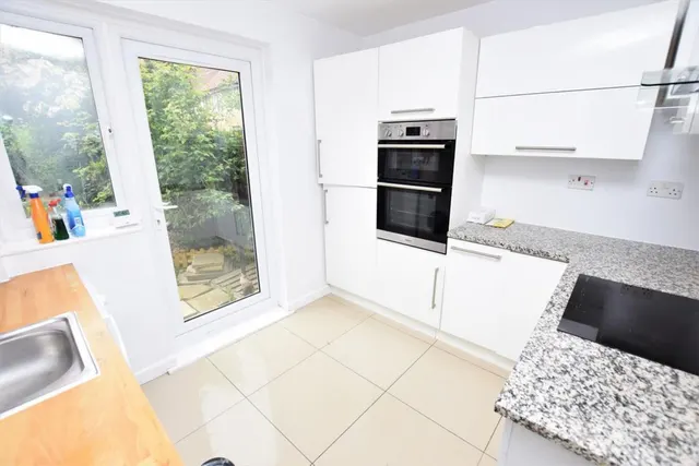 Photo 2 — Cotesmore Gardens, Dagenham, RM8