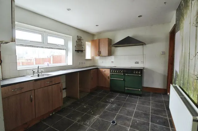 Photo 2 — Glenroy Avenue, Colne, Lancashire, BB8