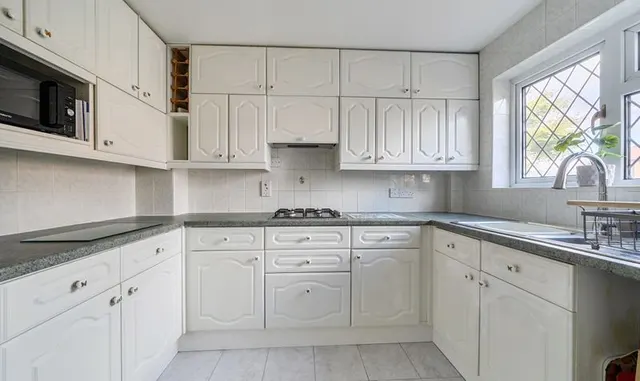 Kiln Lane, Epsom, KT17, photo 3