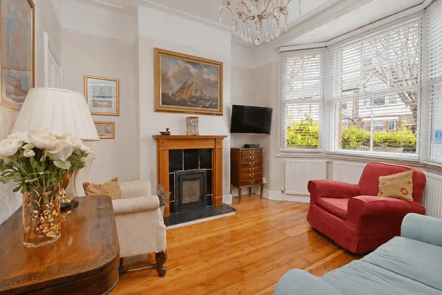 3 bedroom house — Hollies Road, Ealing, W5