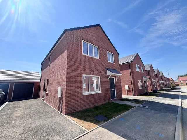 St. Peter Road, WITHERNSEA, photo 1
